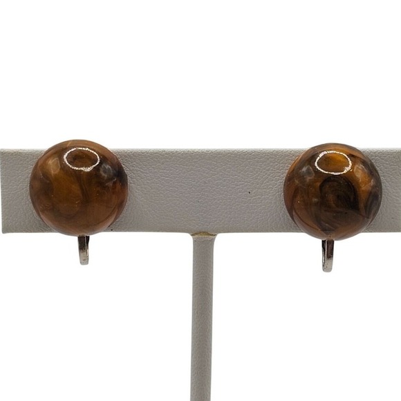 VTG Clip On Earrings Round Ball Honey Brown Swirl Lucite Resin MCM Retro Womens - Picture 5 of 16